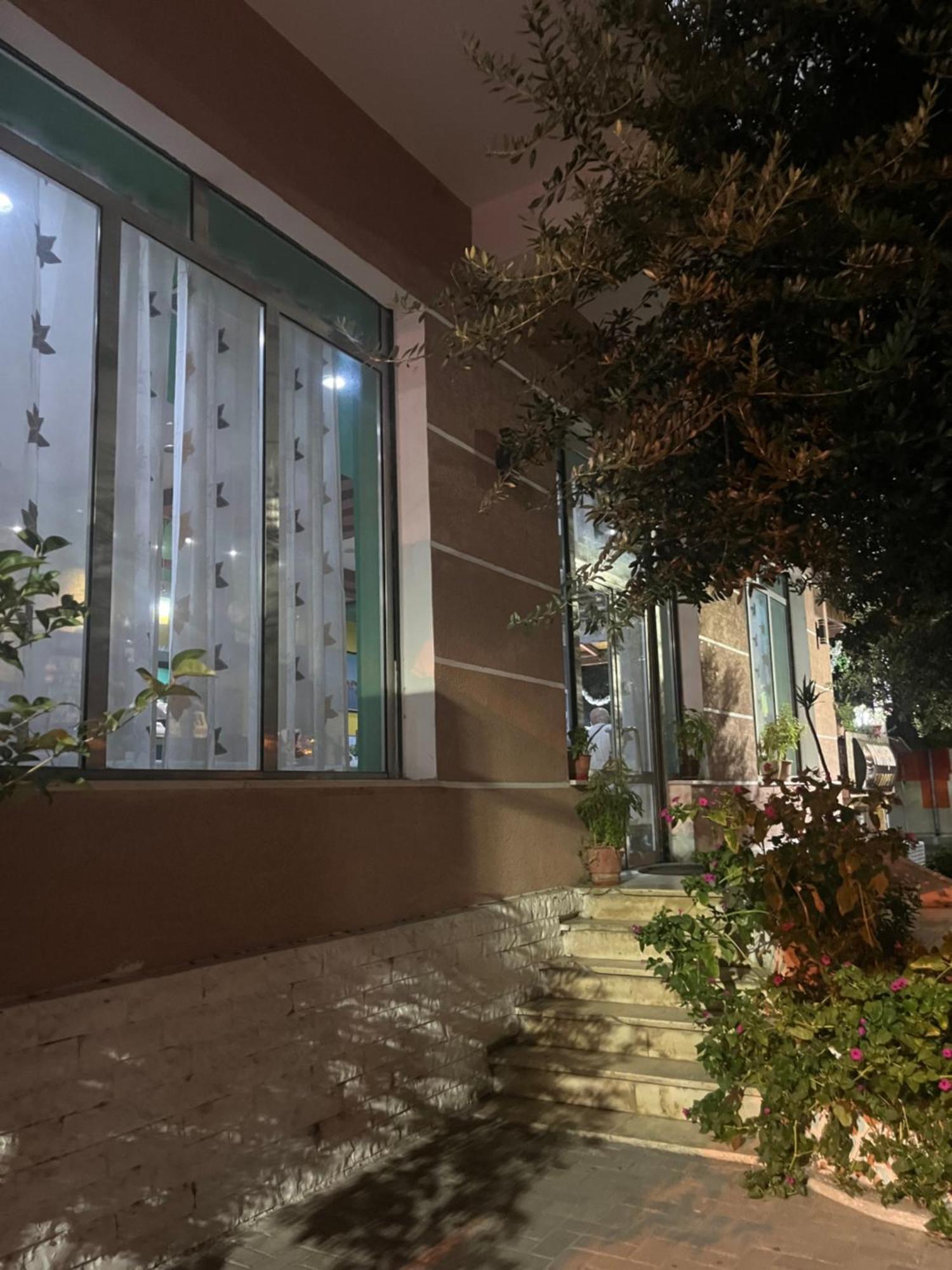 Hotel Luli City Center Durrës Exteriör bild