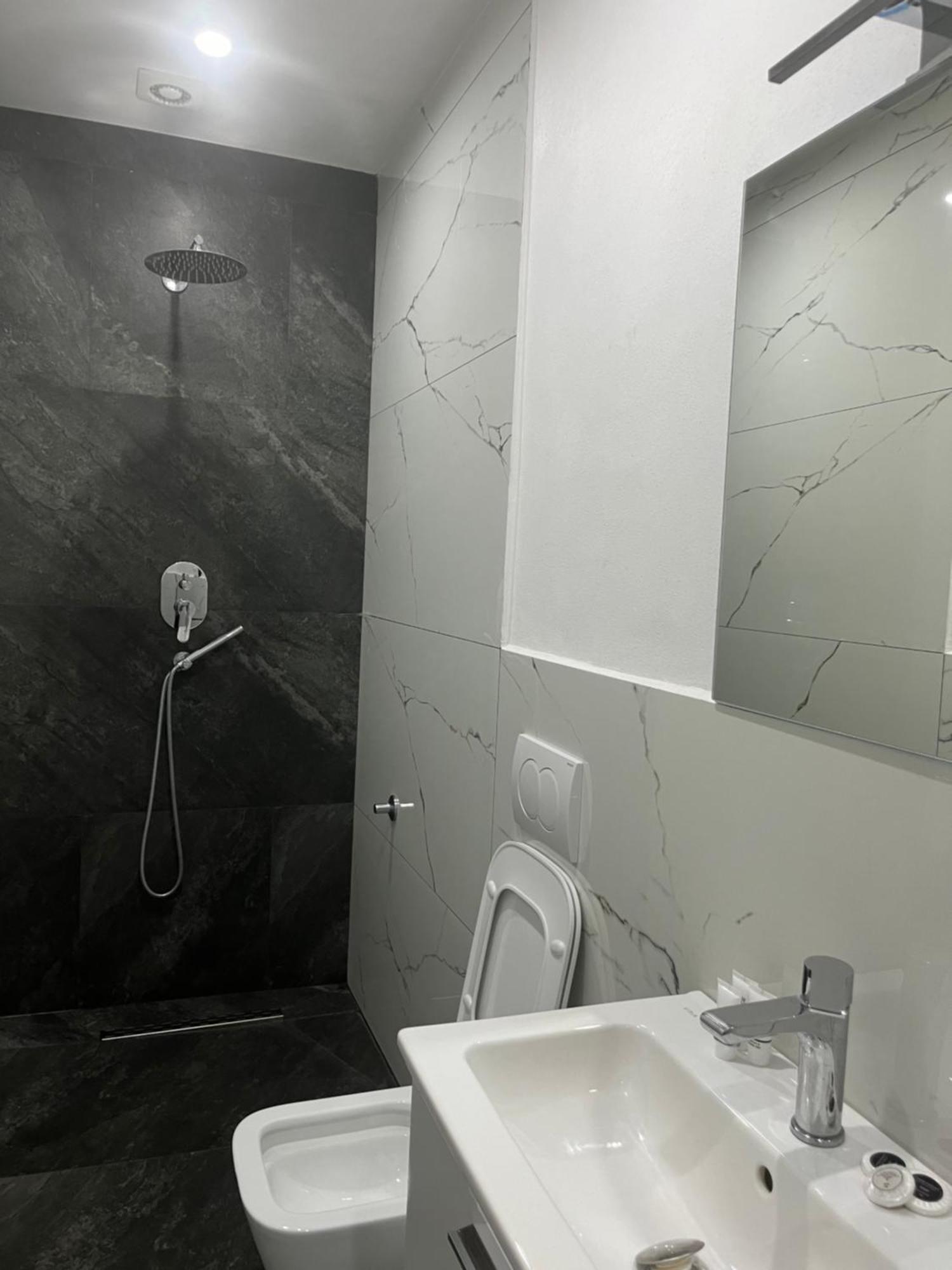 Hotel Luli City Center Durrës Exteriör bild